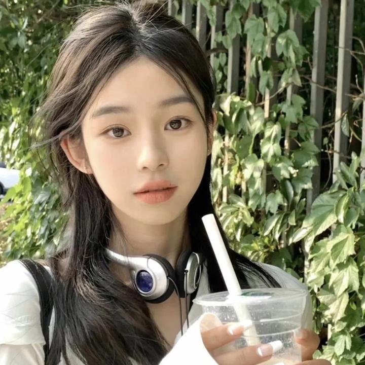 黑暗中的十个女人